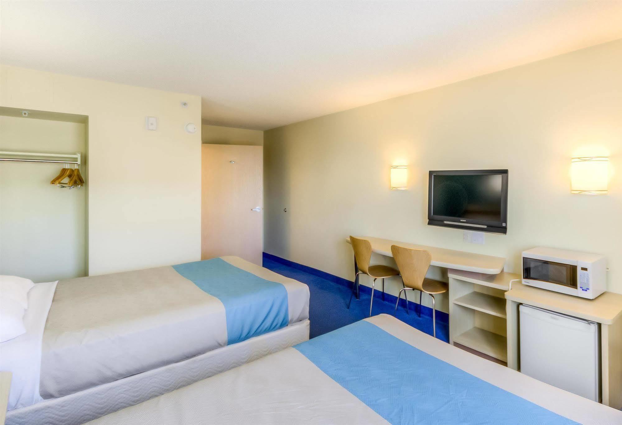 Motel 6-Estevan, Sk Exterior photo