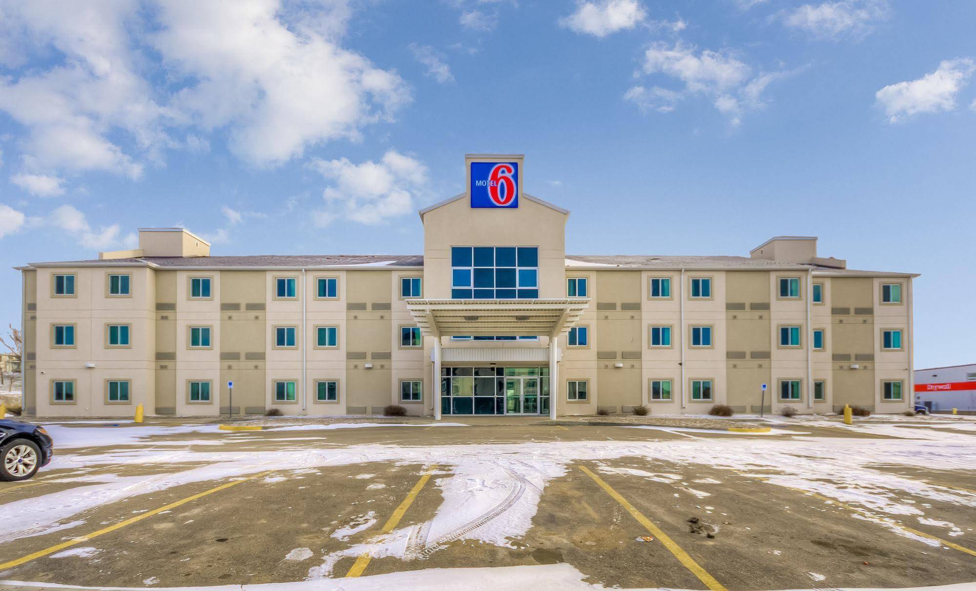 Motel 6-Estevan, Sk Exterior photo